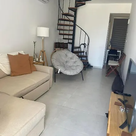 아파트 Casa Latchi Luxury Maisonette *